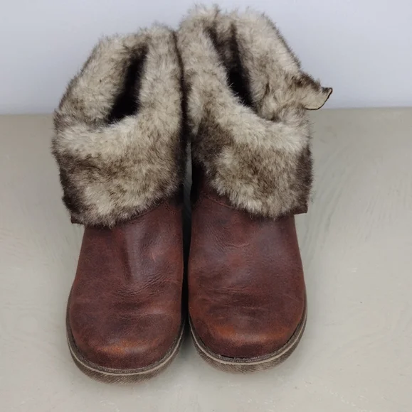 Like New Anklet Boots - Picture 2 of 6